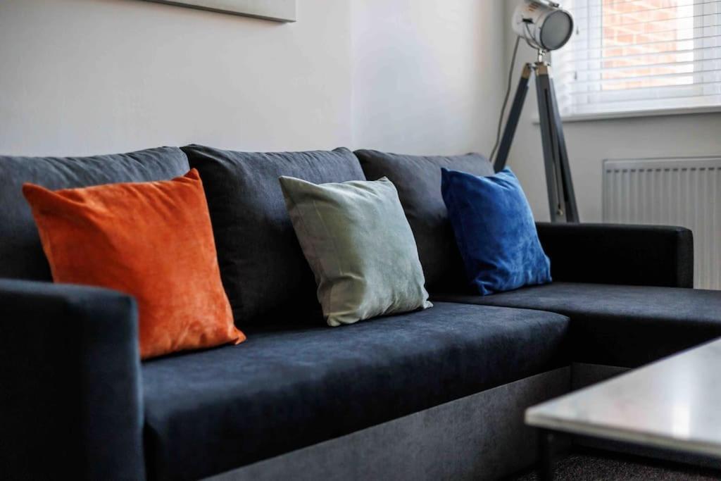 2 Bedroom House-Driveway - Bournemouth Hospital - Long Stay Discounts - Lima Apartments Ltd 外观 照片