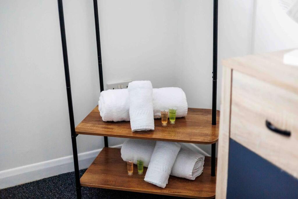 2 Bedroom House-Driveway - Bournemouth Hospital - Long Stay Discounts - Lima Apartments Ltd 外观 照片
