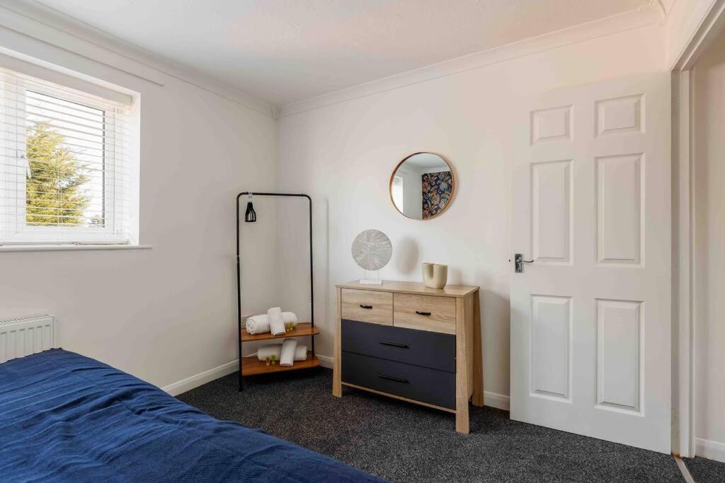 2 Bedroom House-Driveway - Bournemouth Hospital - Long Stay Discounts - Lima Apartments Ltd 外观 照片