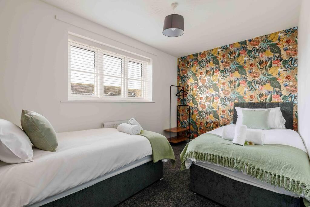 2 Bedroom House-Driveway - Bournemouth Hospital - Long Stay Discounts - Lima Apartments Ltd 外观 照片