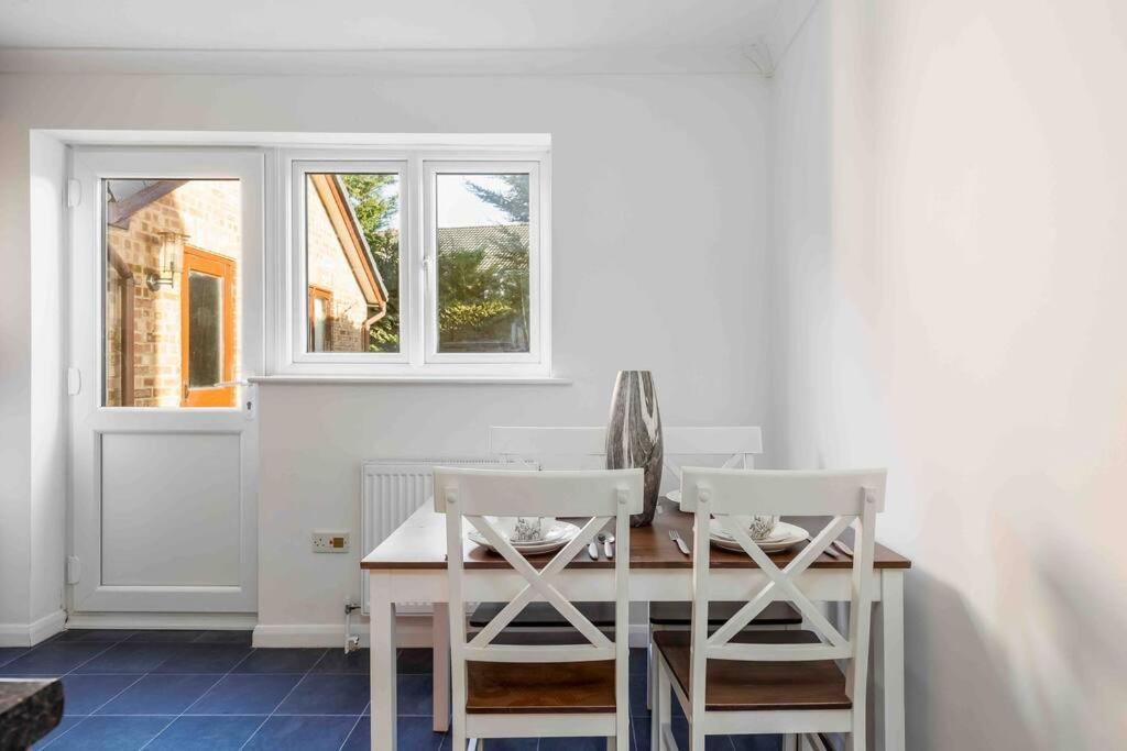 2 Bedroom House-Driveway - Bournemouth Hospital - Long Stay Discounts - Lima Apartments Ltd 外观 照片