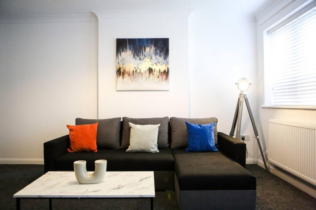 2 Bedroom House-Driveway - Bournemouth Hospital - Long Stay Discounts - Lima Apartments Ltd 外观 照片